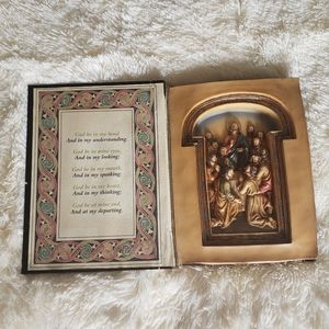TURTLE King Holy book with communion figures